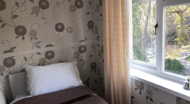 3 Bed House - Sleeps 6 - Parking - Garden - Wifi