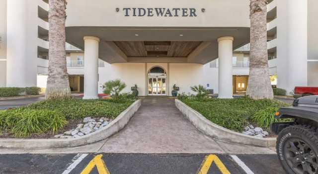 Stunning Oceanfront Condo With Resort Amenities 3 Bedroom Condo by RedAwning, Prenota Resort Hotel a Alabama con piscina, Piscina