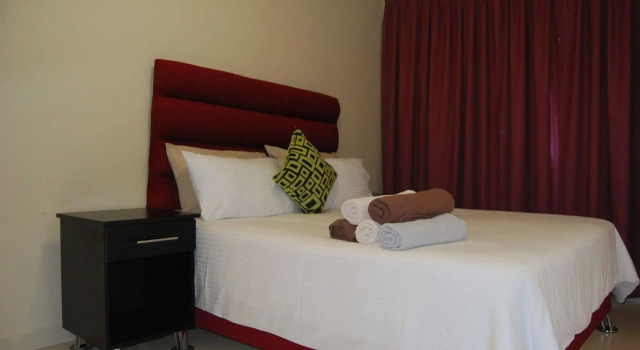 Regency Self Catering Serviced Apartments, Забронировать Апартаменты/квартира Отели Cape Peninsula с завтраком, Завтраки