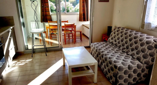 Studio in Sanary-sur-mer, With Wonderful Mountain View and Enclosed Ga, Забронировать Апартаменты/квартира Апартаменты Санари-сюр-Мер, Апартаменты/квартира