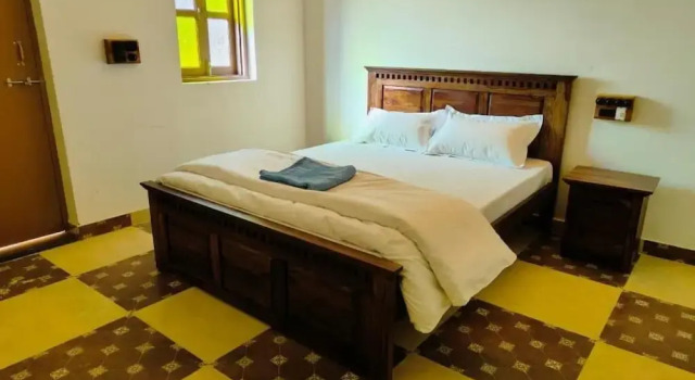 Garh Madan Heritage Hotel, Забронировать Отель Отели штата Раджастхана с парковкой, Парковка