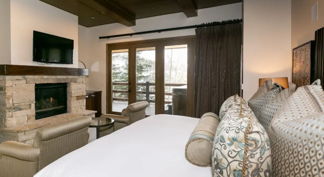 Premium Luxury Three Bedroom Suite with Hot Tub 3 Apartment Hotel by RedAwning