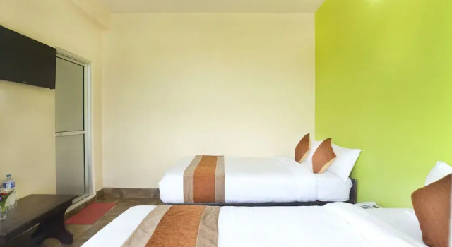 OYO 473 Hotel Jungle Palace, Забронировать Отель Саураха провинция Багмати-Прадеш