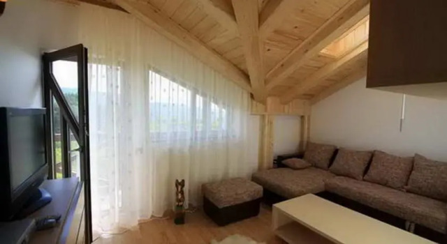 PartyHouse, Забронировать Апартаменты/квартира Апартаменты Рымнику-Вылча, Апартаменты/квартира