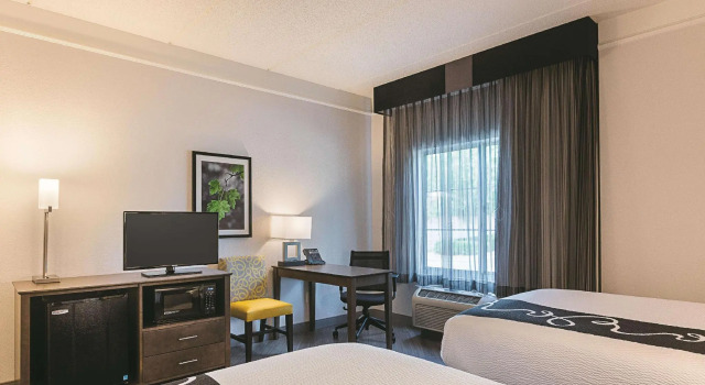 Четырёхместный номер Standard La Quinta by Wyndham Atlanta Alpharetta