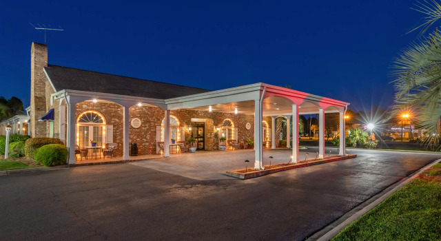 Best Western PLUS Santee Inn, Забронировать Отель Отели Южной Каролины с завтраком, Завтраки