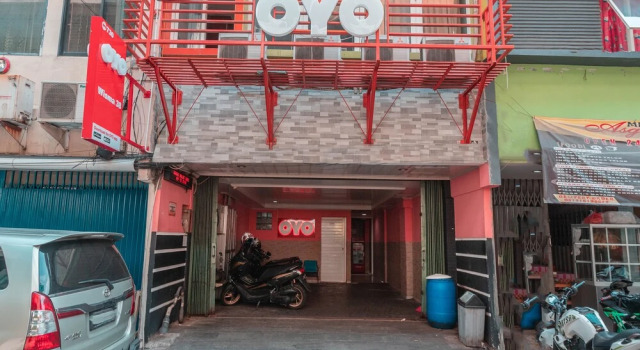 Wisma 38 By OYO Rooms, Book Hotel Taman Sari Jakarta