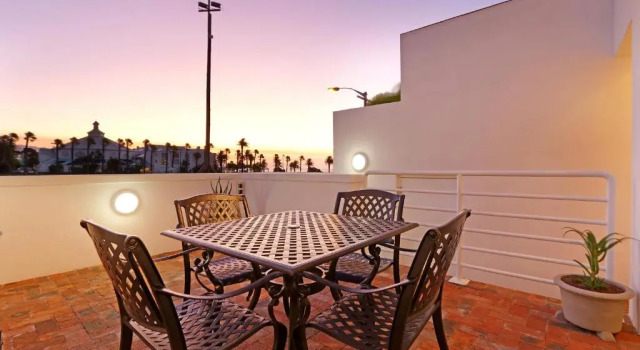 Апартаменты Camps Bay Beach Apartment