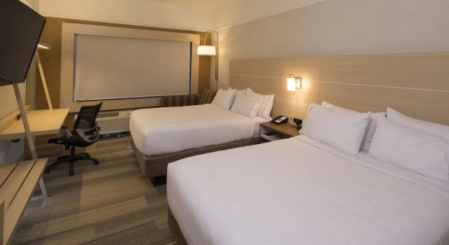 Четырёхместный номер Standard Holiday Inn Express & Suites Rochester Hill - Detroit Area by IHG