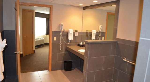 Двухместный люкс Crossroads Hotel & Event Center