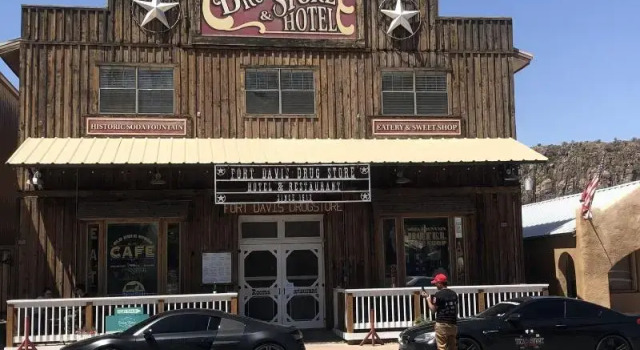 Fort Davis Drug Store Hotel, Забронировать Отель Форт-Дейвис штат Техас, рядом с Музей Overland Trail