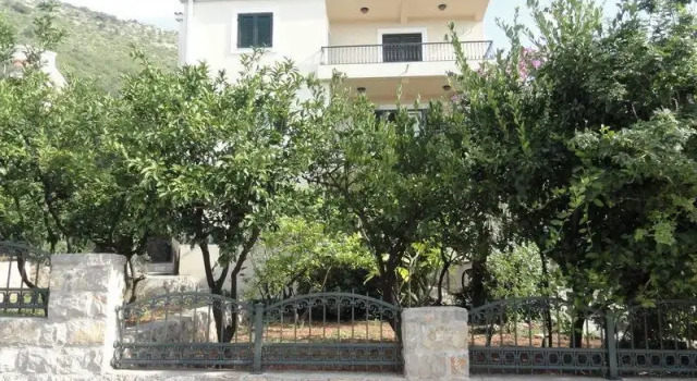 Apartments & Rooms M