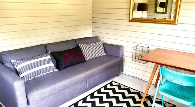 Holly Tree Cottage - 3 bedrooms and large garden with optional glamping double outside