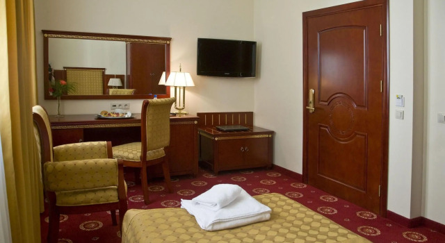 Hotel Holiday Park, Varaa Hotelli Bielany Varsova