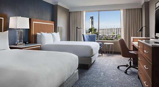Четырёхместный номер Standard Hilton New Orleans Airport