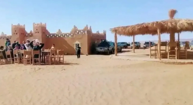 Auberge Sahara Iriki & Désert tours, Rezervovat Hostel Hotely v Guelmim-Es Semara s parkováním, Parkování