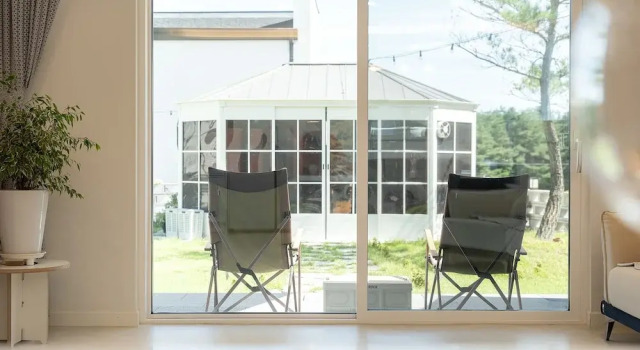 Номер Standard с 3 комнатами с балконом Gangneung WhiteN Pension