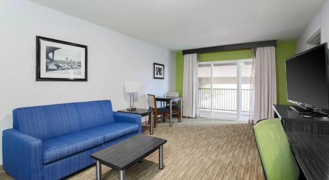 Четырёхместный люкс Holiday Inn Express Lancaster by IHG