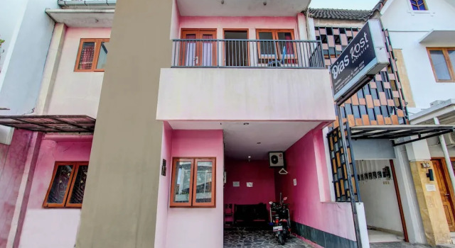 Super OYO 92511 Griya Dias  Syariah, Book Hotel Yogyakarta Yogyakarta Province