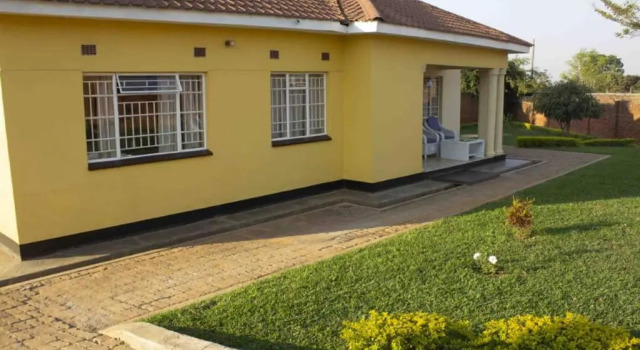 Chrinas Guest House, Prenota Affittacamere Hotel a Lilongwe con parcheggio, Parcheggio