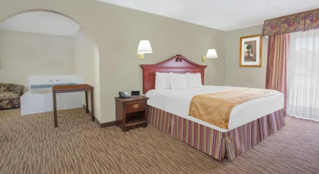 Люкс Days Inn & Suites by Wyndham Red Rock-Gallup