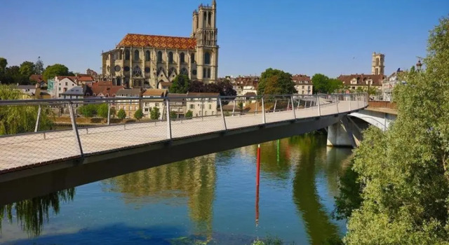 Verdun, Book Apartment Mantes-la-Jolie 