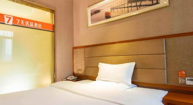 Номер Premium 7Days Premium Chongqing Qibo Center Jintong Road Light Railway Station Branch