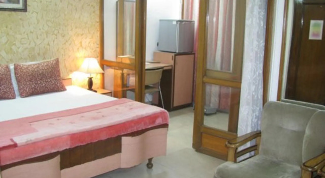 Hotel White Palace, Забронировать Отель Чандигарх Chandigarh Region, рядом с Торговый центр Elante Mall