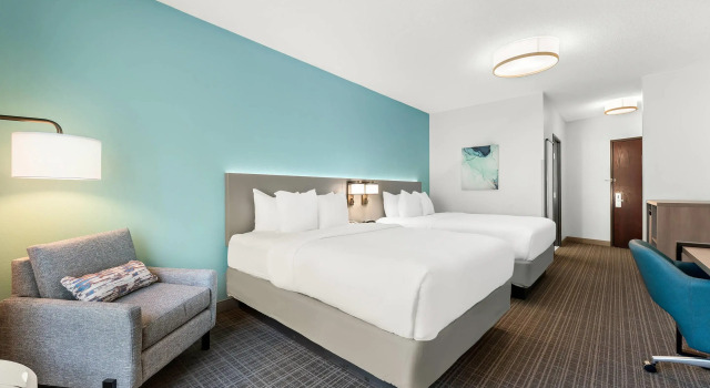 Четырёхместный номер Standard Comfort Inn & Suites Tunkhannock