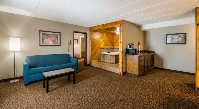 Двухместный люкс Econo Lodge Duluth near Miller Hill Mall