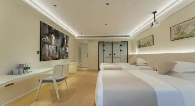 Двухместный семейный люкс Shanyuya·Audio-Visual Homestay (Shennongjia Da Jiuhu Transfer Center Pingqian Ancient Town Branch)