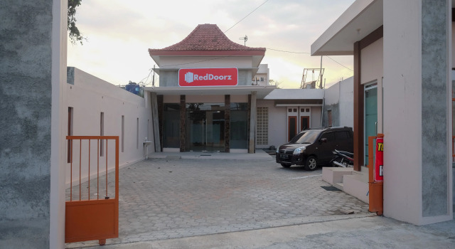 RedDoorz Syariah near Alun Alun Temanggung, Réserver Hôtel Temanggung Central Java