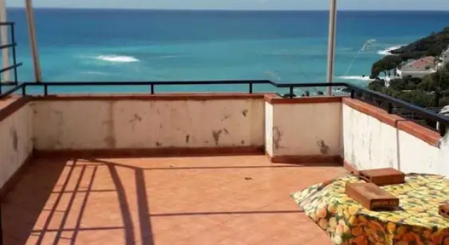 Stunning Coastline Views, Varaa Hotelli Scalea Calabria