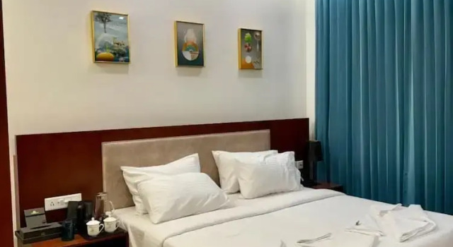 Le Royale Palace, Varaa Hotelli kāraikāl Tamil Nadu