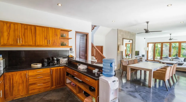 Вилла с 5 комнатами Villa Martine - Fantastic 5BR Villa - Perfect Location in Seminyak