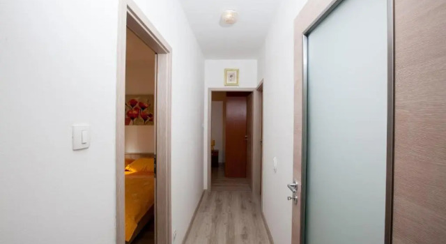 Апартаменты с 3 комнатами с балконом и с видом на море Apartment Pepi