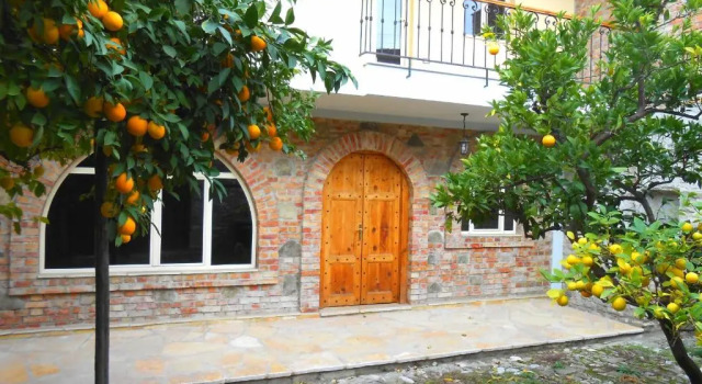 Cottage CastleHouse