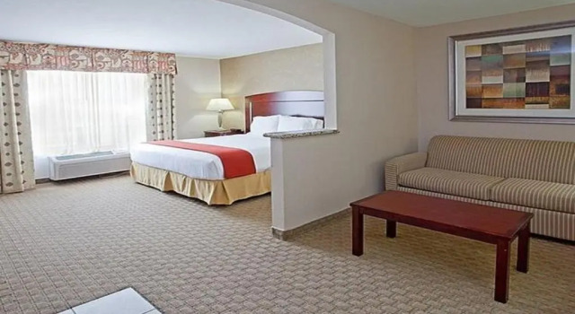 Люкс Holiday Inn Express & Suites College Station by IHG