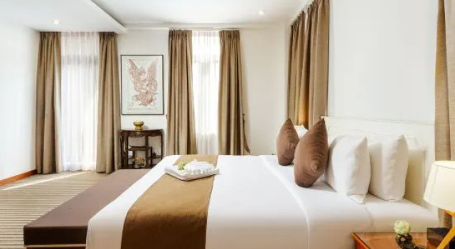 Двухместный люкс с балконом Jaya Suites Hotel