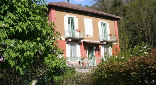 L'Acero Rosso, Book Hotel Trescore Balneario 