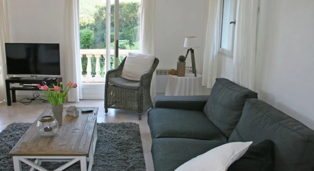 A Tastefully Furnished Villa With Private Pool, 8 km From the Mediterranean Sea, Забронировать Вилла Виллы Ла-Лонд-ле-Мор, рядом с Поле для гольфа Valcros, Вилла