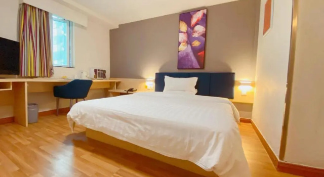 Двухместный номер Standard 7 Days Inn Shenzhen China World Trade Center Merto Station Branch