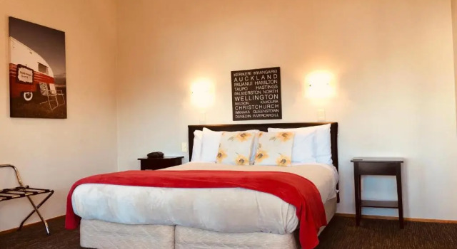 Студия Cascades Lakefront Motel