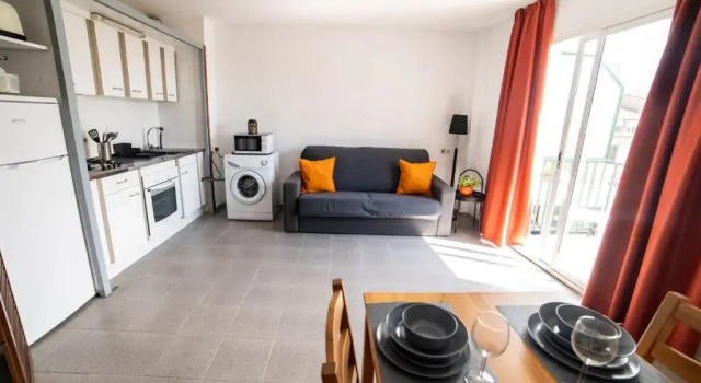 Студия с балконом Apartaments Atzavara