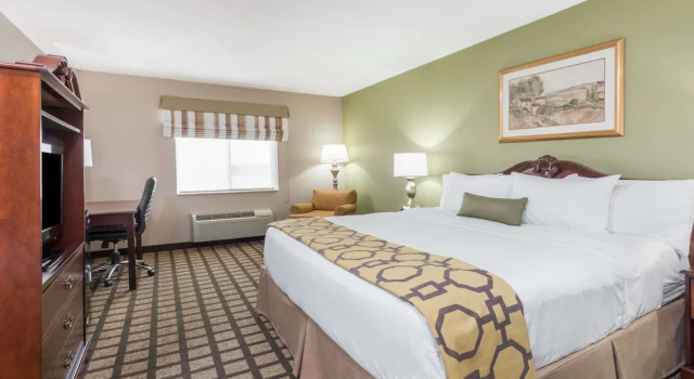 Двухместный номер Mobility Accessible Baymont by Wyndham Fulton