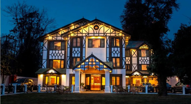Lemon Tree Hotel Srinagar, Забронировать Отель Бизнес-отели Jammu & Kashmir Ski, 4* 5*