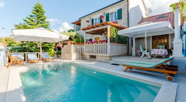 Апартаменты Luxury Apartments Villa Camellia