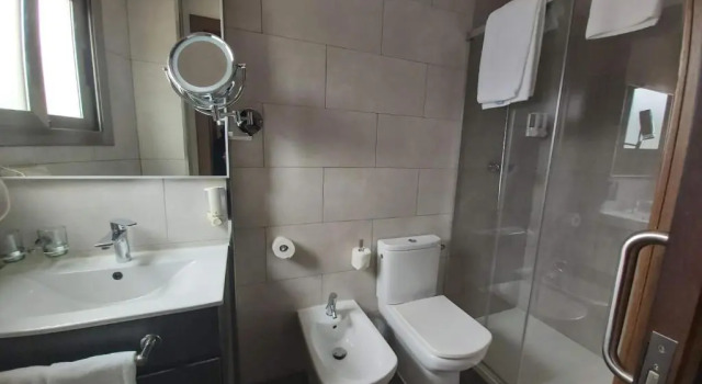 Трёхместный номер Comfort Hotel 170