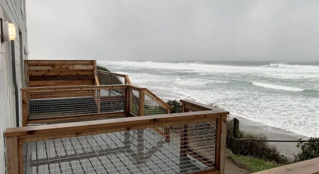 Люкс West Beach Suites