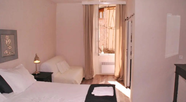 La Maison au Puits, Book Hotel Hoteller i Les Cabannes med parkering, Parkering
